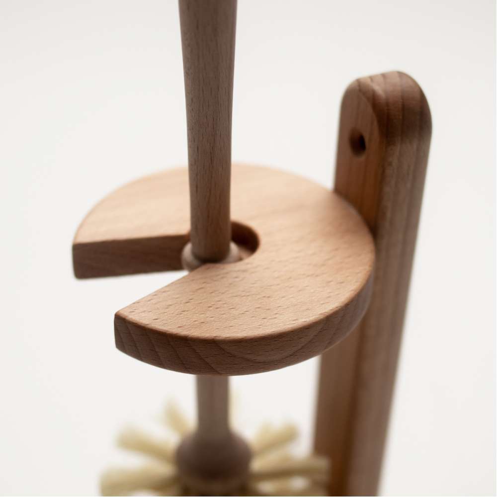 toilet-brush-with-stand-redecker-top-detail